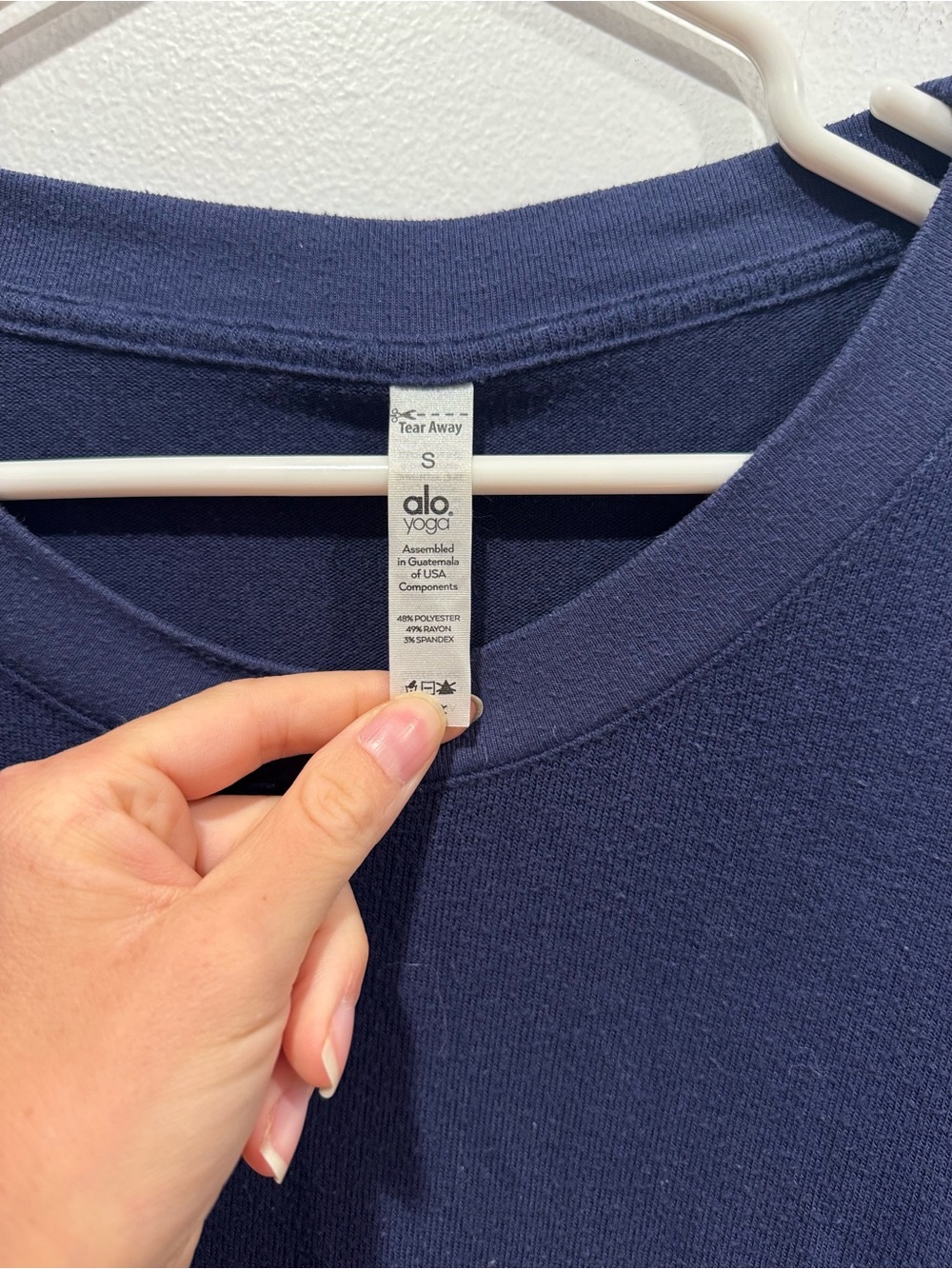 ALO Yoga Navy Relaxed Lightweight Crewneck - Picture 4 of 7